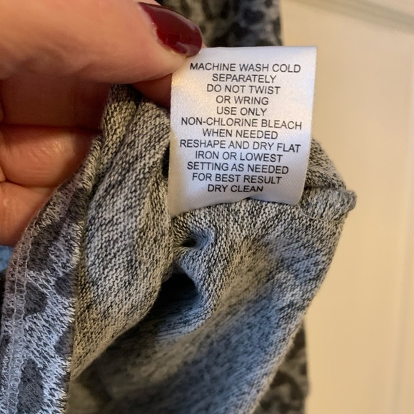 Sweet Romeo Womens Long Sleeve Thumbhole Top, XL, Like New, Snap Button Closure - Picture 9 of 12